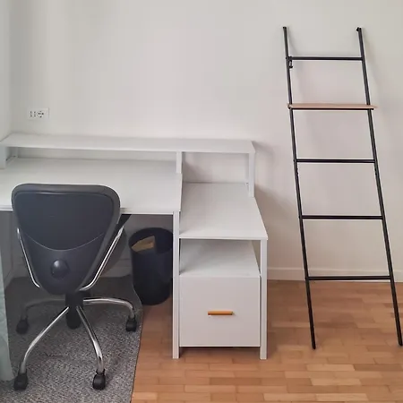 Bright One-bedroom Near Isola * Milaan