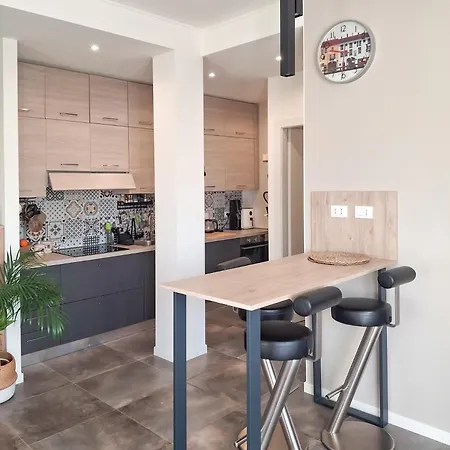 Bright One-bedroom Near Isola *