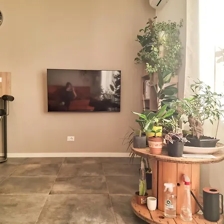 Bright One-bedroom Near Isola *